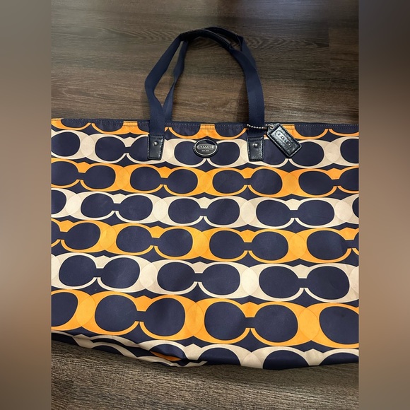 Coach nylon tote bag with hang tag - Picture 4 of 6